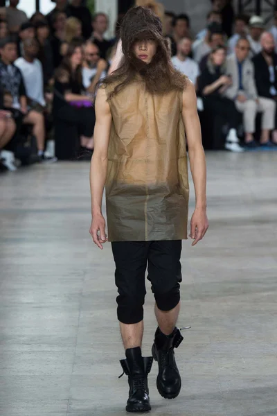 Look 15